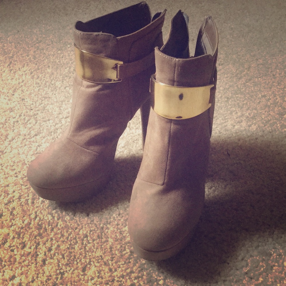 Winter heel boots